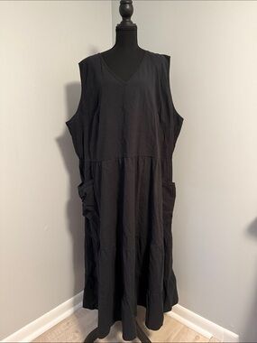 BloomChic Black Sleeveless Maxi Dress with Pockets